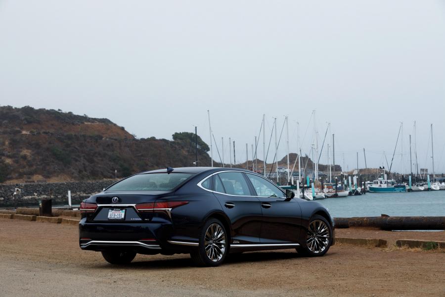  Lexus LS500h AWD 2017 года  (NA) (фото 7 из 96)